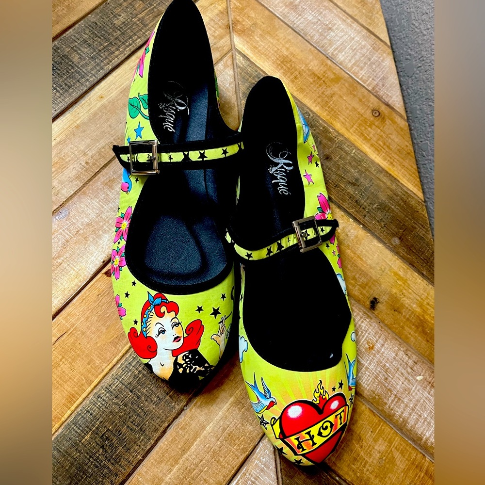 ROCKABILLY Mary janes with tattoo designs! Super cool!!